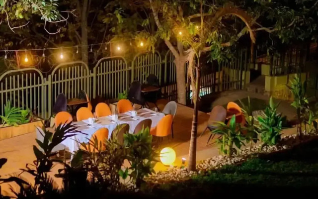Emerald Villa Cafe & Restaurant