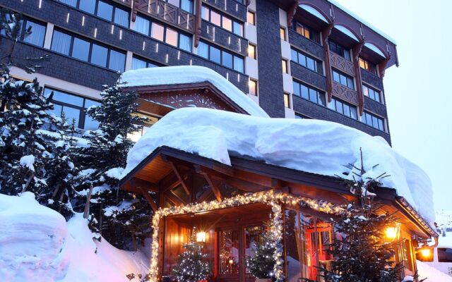 Отель Alpes Hôtel du Pralong вид на фасад