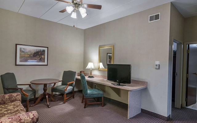 Quality Inn And Suites Skyways