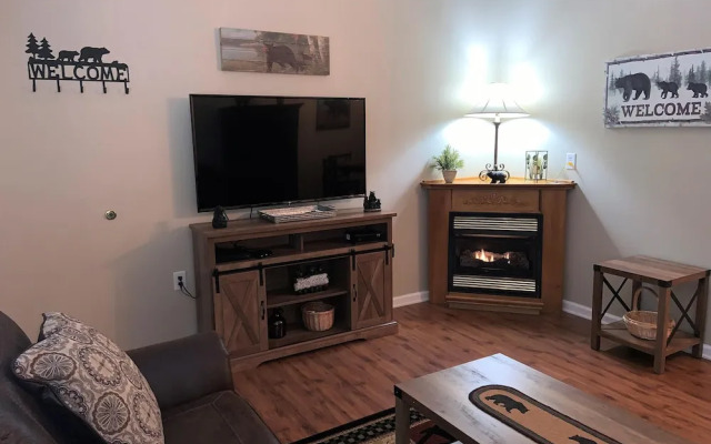 201 Colonial Crest Pigeon Forge Retreat