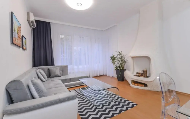 FM Deluxe 2-BDR Apartment - Sweet Home