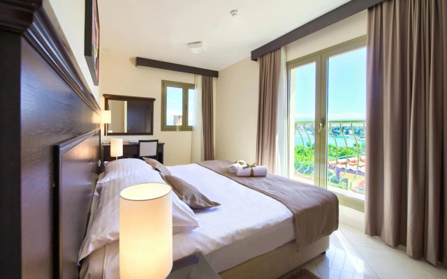Blue Waves Resort