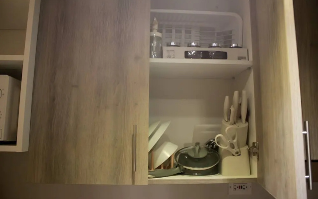 Luxury Bay Condo Near MOA With Balcony Free Wi-fi