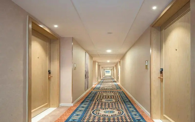 Vienna Hotel Shandong Qingdao Taidong Pijiu Street Liaoning Road