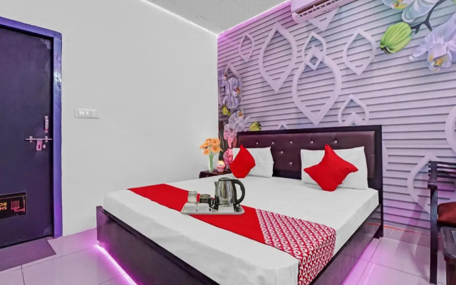 OYO 88123 Hotel Small Town