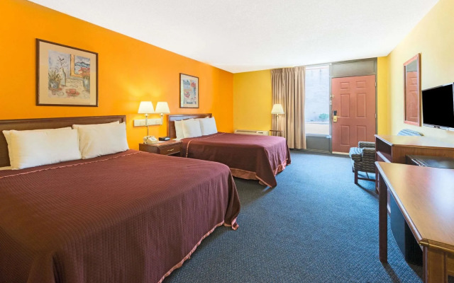 Howard Johnson Inn and Suites Springfield