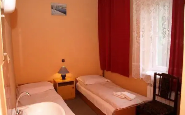 Hotelik nad Stawem