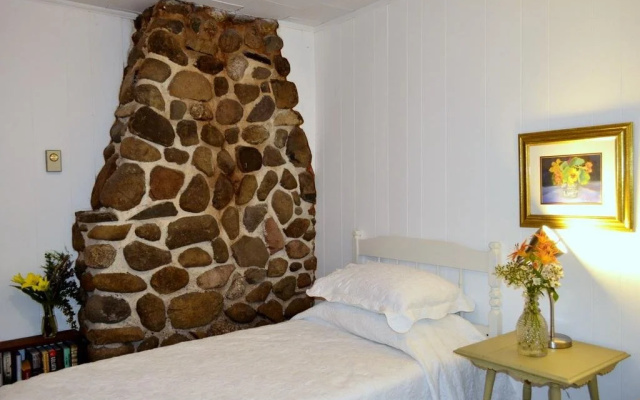 Still Point Lodge & Cottages