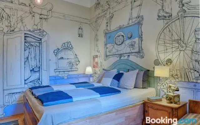 Lavender Circus Hostel And Apartments