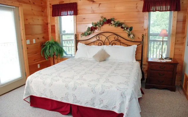 MOUNTAINTOP EXPERIENCE - 4 Br Cabin