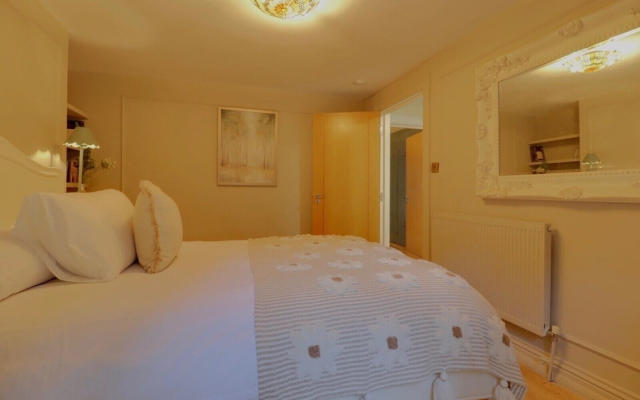 Central Brighton Apartment