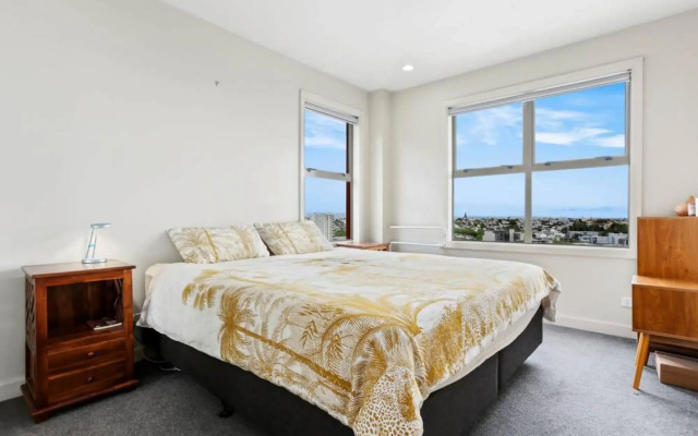 Central and stylish apartment with city views