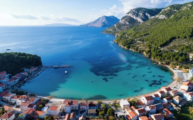 Villa Nives - Three-bedroom Villa With Terrace and Sea View