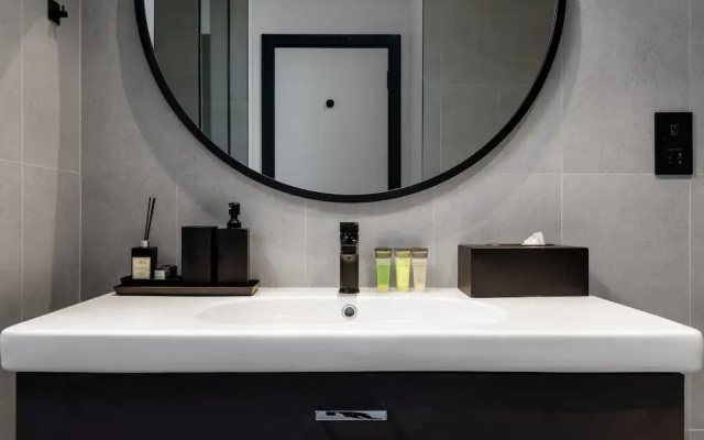 Waves - Sophisticated Studio Living in Business Bay, Dubai