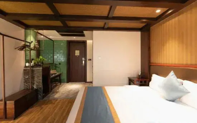 Qingqin Hotel