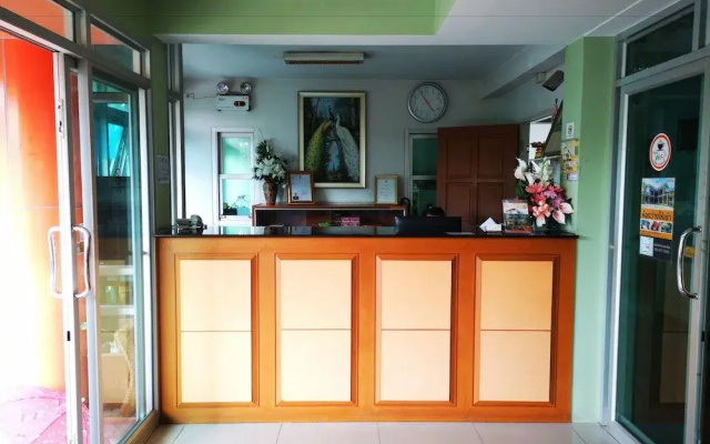 100 House Hotel