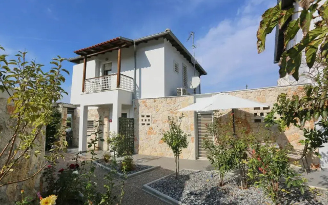 Lapis Luxury Villa