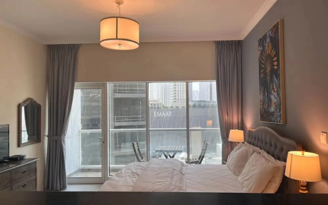 Stylish Studio With Balcony in Downtown Dubai