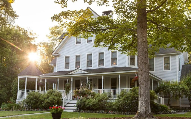 Maple Leaf Inn