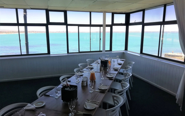 Hoedjiesbaai Hotel