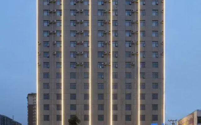 Century Star Hotel (Huazhou Academy Dengzhou Station)