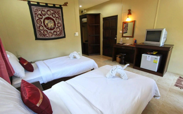 Lanta Castaway Beach Resort