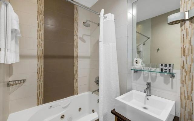 Aura Hotel Brooklyn