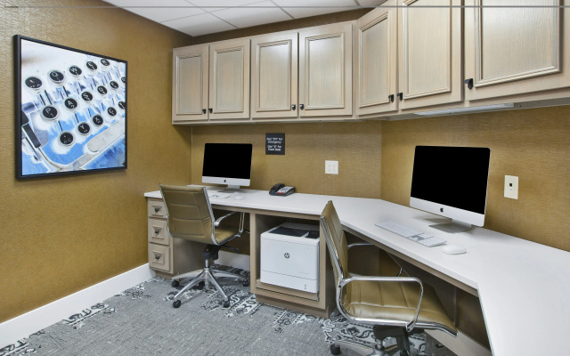 Hampton Inn & Suites Alliance