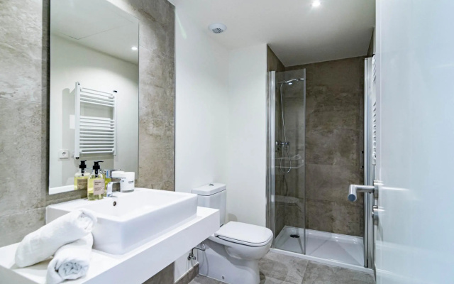 Inf3.2l- Modern City Apartment, Families Only