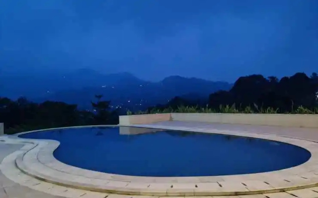 Montana Sense Villa Sentul
