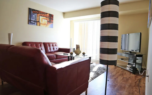 Vibrant Flat 10 min drive downtown