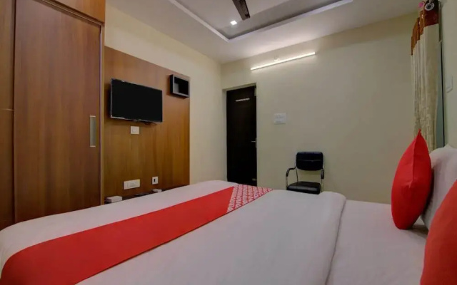 Pramukh Palace by OYO Rooms