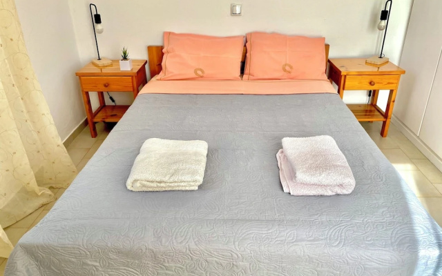 Amazing Blue Marsis Apartment in Paros