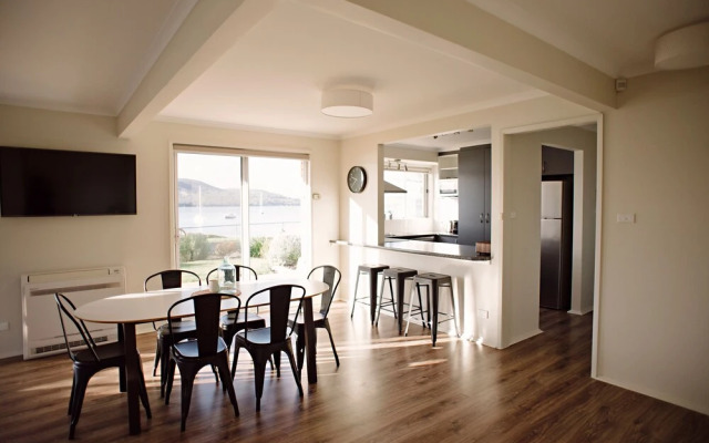 Waterfront Holiday Home - Esplanade 54