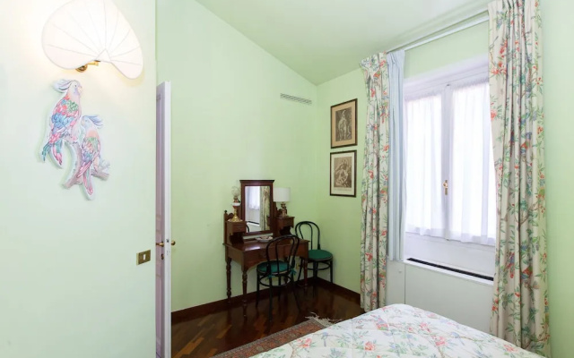 Beautiful Roman Apartment Next To Trevi Fountain