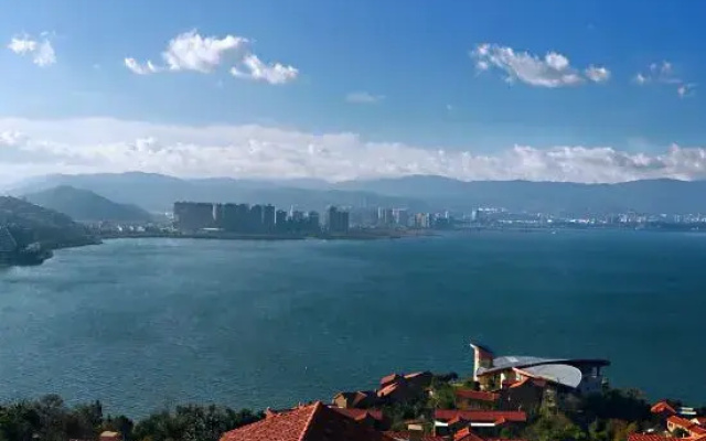 Haishanghua Lake View Villa