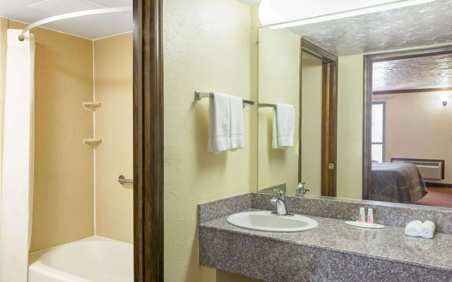 Super 8 by Wyndham Enid