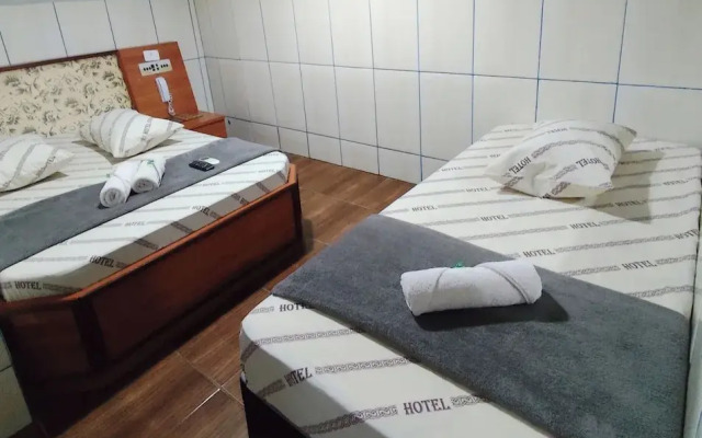Hotel anoitecer