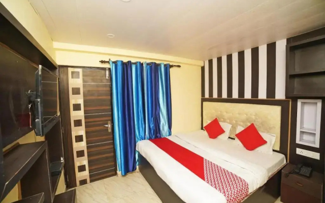OYO Flagship 8594 Golden Nest