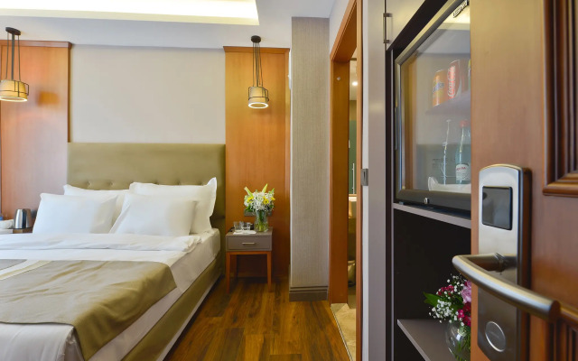 Blueway Hotel City
