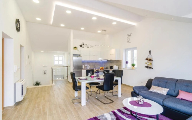 Stunning Home in Cibaca With Wifi and 2 Bedrooms