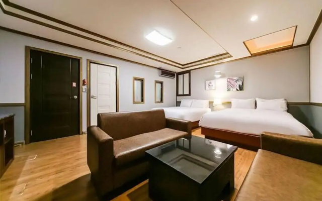 Sharp Hotel