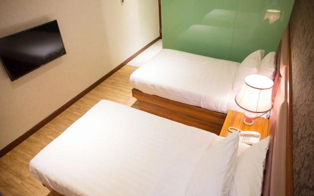 Отель Metro Winner Hotel