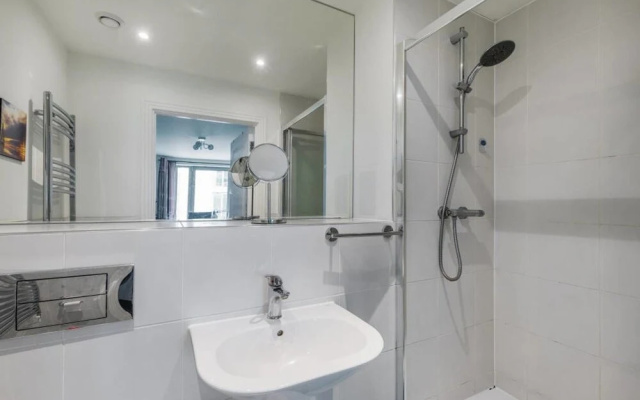 Stunning 2BR Home In Tottenham Hale W/balcony