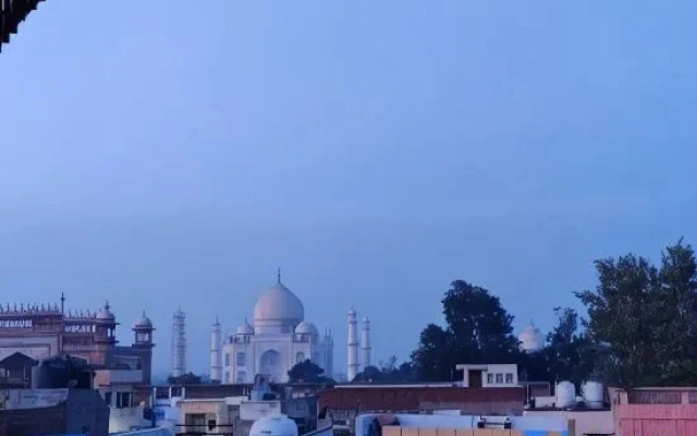 Joey's Hostel Agra - 200m from Taj Mahal