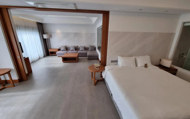 Pine Grove Hotel