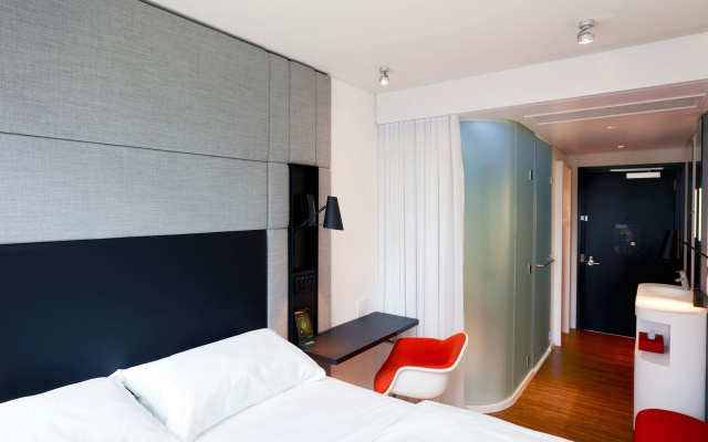 citizenM Los Angeles Downtown