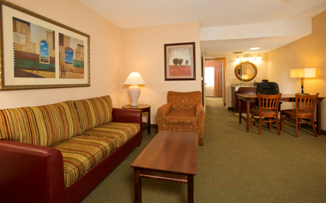 Embassy Suites by Hilton Tulsa I-44