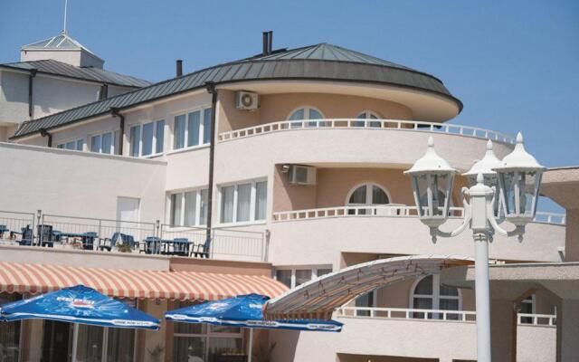 Bellevue Hotel вид на фасад