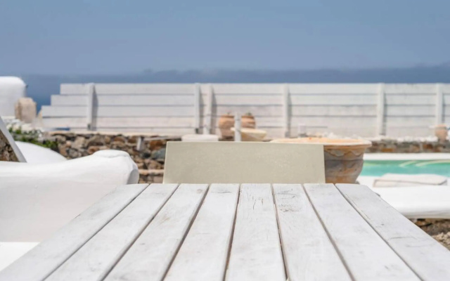 Fanari Studio 2 with panoramic pool